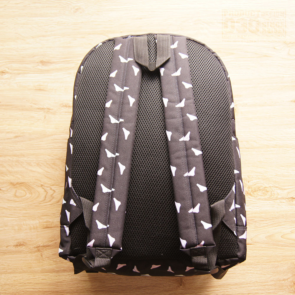 リュック_デイバッグ_裏面