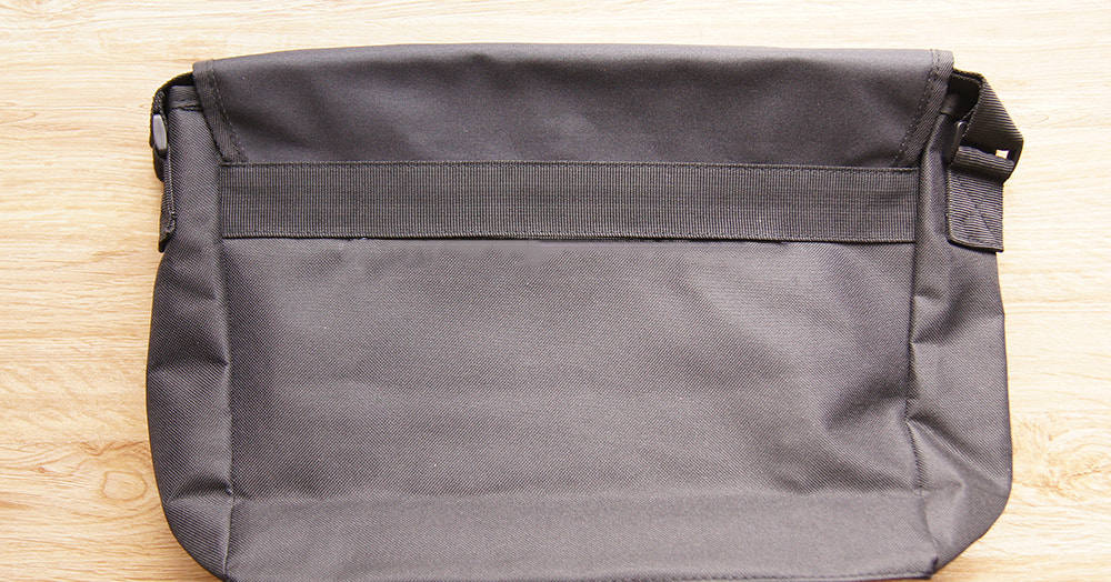 メッセンジャーバッグ_裏