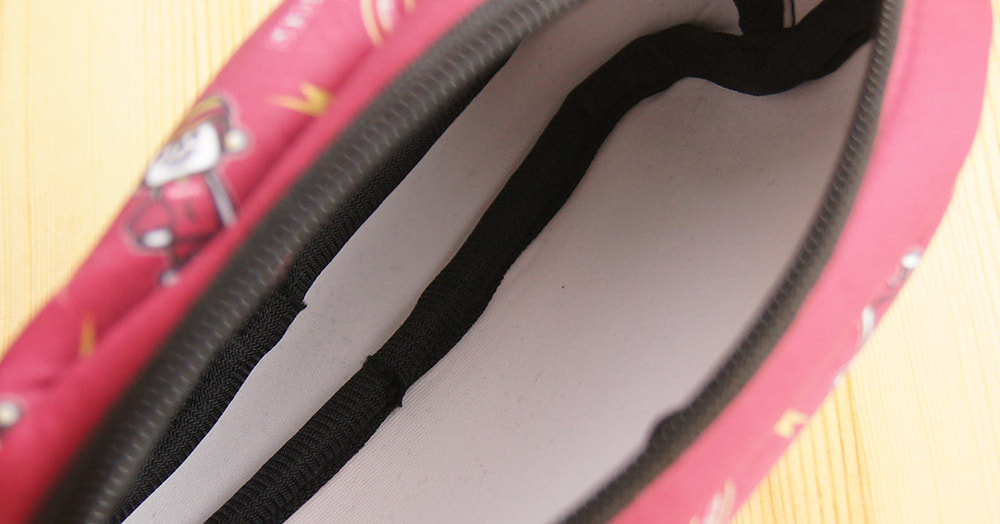 コスメポーチ_ネオプレン_内側